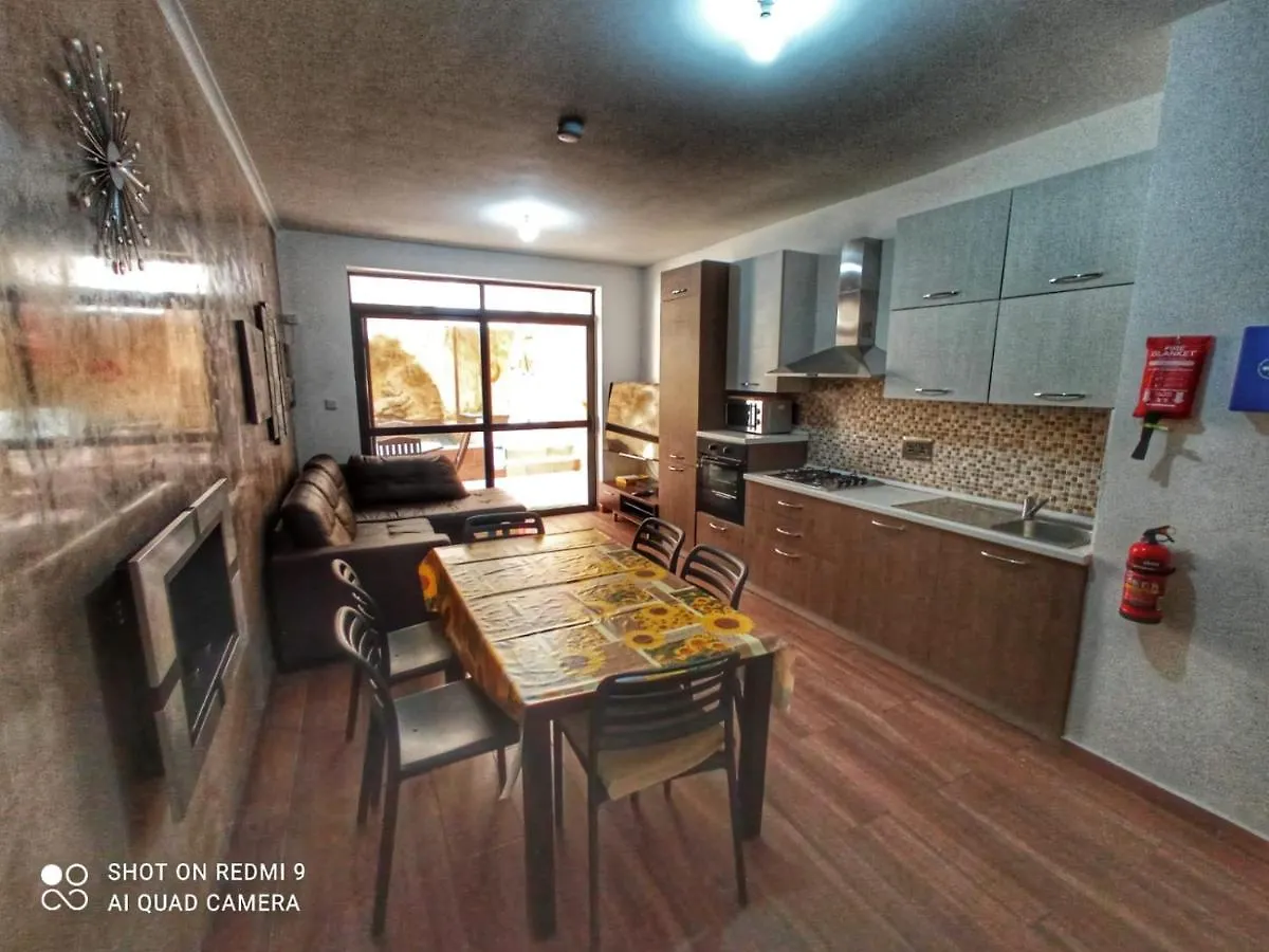 Town House With Private Pool In Village Centre Kalkara Apartment